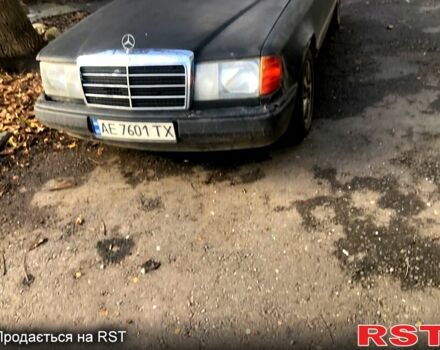 Черный Мерседес Е-Класс, объемом двигателя 2.5 л и пробегом 400 тыс. км за 1500 $, фото 1 на Automoto.ua