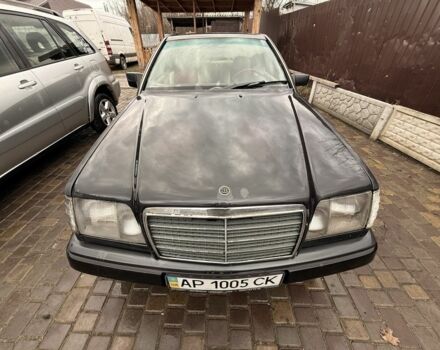 Черный Мерседес Е-Класс, объемом двигателя 3 л и пробегом 111 тыс. км за 3400 $, фото 1 на Automoto.ua