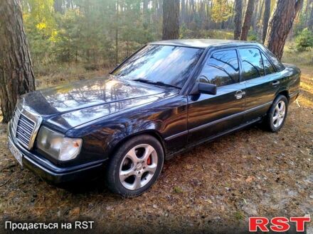 Черный Мерседес Е-Класс, объемом двигателя 2.3 л и пробегом 0 тыс. км за 1700 $, фото 1 на Automoto.ua