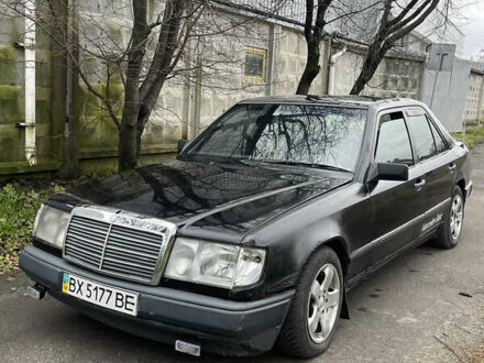 Черный Мерседес Е-Класс, объемом двигателя 2.3 л и пробегом 218 тыс. км за 1350 $, фото 1 на Automoto.ua