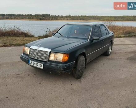 Черный Мерседес Е-Класс, объемом двигателя 2.5 л и пробегом 460 тыс. км за 2500 $, фото 1 на Automoto.ua