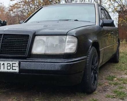 Черный Мерседес Е-Класс, объемом двигателя 2 л и пробегом 400 тыс. км за 2365 $, фото 1 на Automoto.ua