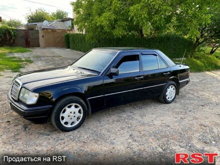 Мерседес Е-Класс 1990 в Харькове на Automoto.ua Черный Мерседес Е-Класс, объемом двигателя 2.3 л и пробегом 200 тыс. км за 1450 $, фото 1 на Automoto.ua
