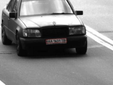 Черный Мерседес Е-Класс, объемом двигателя 3 л и пробегом 408 тыс. км за 2450 $, фото 1 на Automoto.ua