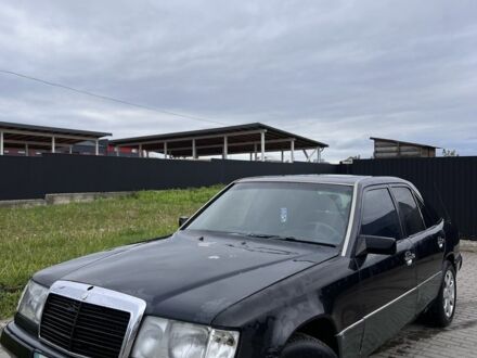 Мерседес Е-Класс 1990 в Городенке на Automoto.ua Черный Мерседес Е-Класс, объемом двигателя 2 л и пробегом 344 тыс. км за 1900 $, фото 1 на Automoto.ua