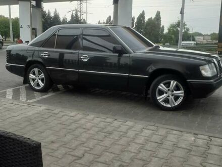 Мерседес Е-Класс 1991 в Днепре (Днепропетровске) на Automoto.ua Черный Мерседес Е-Класс, объемом двигателя 2 л и пробегом 260 тыс. км за 2999 $, фото 1 на Automoto.ua