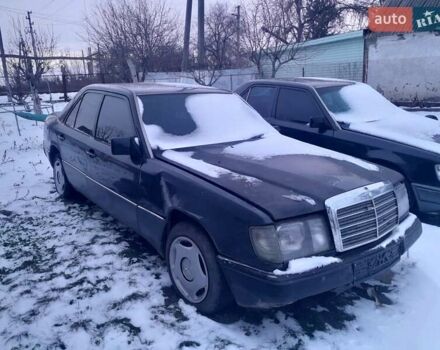 Черный Мерседес Е-Класс, объемом двигателя 2 л и пробегом 430 тыс. км за 1300 $, фото 1 на Automoto.ua