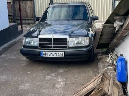 Черный Мерседес Е-Класс, объемом двигателя 2.3 л и пробегом 450 тыс. км за 2142 $, фото 1 на Automoto.ua