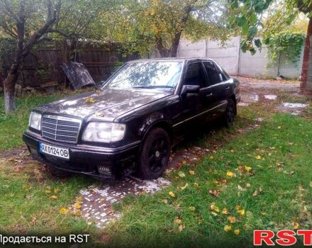 Черный Мерседес Е-Класс, объемом двигателя 3 л и пробегом 300 тыс. км за 3000 $, фото 1 на Automoto.ua