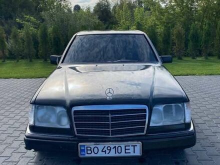 Мерседес Е-Класс 1992 в Зборов на Automoto.ua Черный Мерседес Е-Класс, объемом двигателя 2.3 л и пробегом 596 тыс. км за 2400 $, фото 1 на Automoto.ua