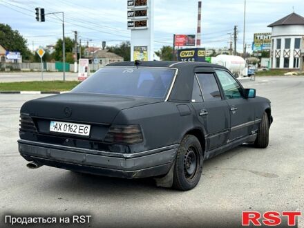 Мерседес Е-Класс 1992 в Харькове на Automoto.ua Черный Мерседес Е-Класс, объемом двигателя 2.6 л и пробегом 300 тыс. км за 1000 $, фото 1 на Automoto.ua