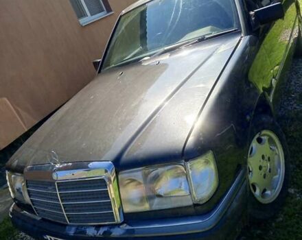 Черный Мерседес Е-Класс, объемом двигателя 2 л и пробегом 250 тыс. км за 1800 $, фото 1 на Automoto.ua