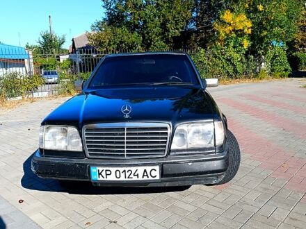 Черный Мерседес Е-Класс, объемом двигателя 2.8 л и пробегом 500 тыс. км за 2850 $, фото 1 на Automoto.ua