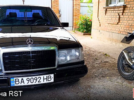 Мерседес Е-Класс 1992 в Кропивницком (Кировограде) на Automoto.ua Черный Мерседес Е-Класс, объемом двигателя 3 л и пробегом 240 тыс. км за 2800 $, фото 1 на Automoto.ua