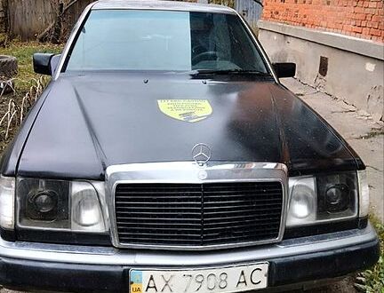 Черный Мерседес Е-Класс, объемом двигателя 2 л и пробегом 0 тыс. км за 2100 $, фото 1 на Automoto.ua