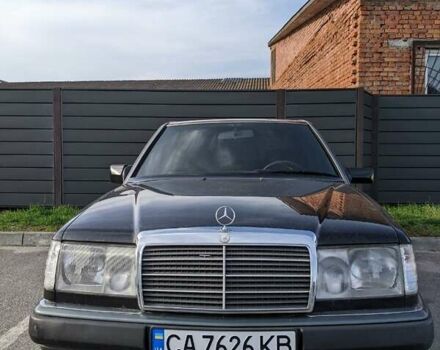 Черный Мерседес Е-Класс, объемом двигателя 2.2 л и пробегом 377 тыс. км за 4000 $, фото 1 на Automoto.ua