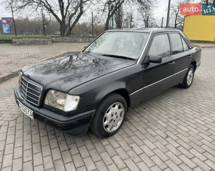 Черный Мерседес Е-Класс, объемом двигателя 2.2 л и пробегом 430 тыс. км за 1900 $, фото 1 на Automoto.ua