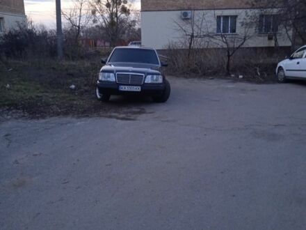 Мерседес Е-Класс 1993 в Обухове на Automoto.ua Черный Мерседес Е-Класс, объемом двигателя 2.8 л и пробегом 280 тыс. км за 4000 $, фото 1 на Automoto.ua