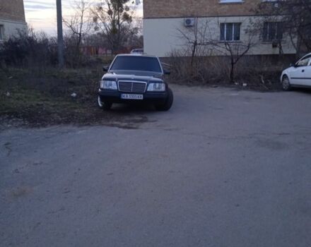 Черный Мерседес Е-Класс, объемом двигателя 2.8 л и пробегом 280 тыс. км за 4000 $, фото 1 на Automoto.ua