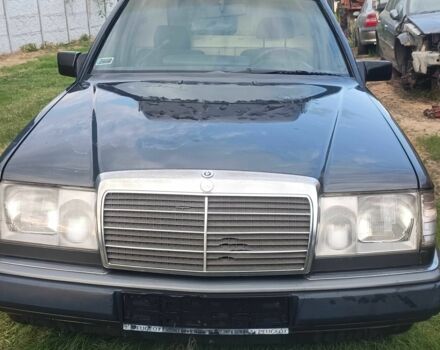 Черный Мерседес Е-Класс, объемом двигателя 2.3 л и пробегом 170 тыс. км за 1000 $, фото 1 на Automoto.ua