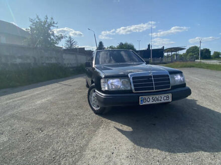 Мерседес Е-Класс 1993 в Тернополе на Automoto.ua Черный Мерседес Е-Класс, объемом двигателя 2 л и пробегом 500 тыс. км за 2150 $, фото 1 на Automoto.ua