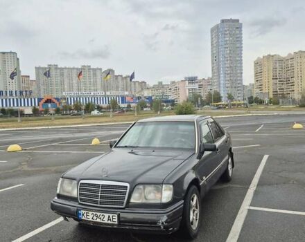 Черный Мерседес Е-Класс, объемом двигателя 2 л и пробегом 488 тыс. км за 3200 $, фото 1 на Automoto.ua
