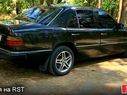 Мерседес Е-Клас 1993 у Кропивницькому (Кіровограді) на Automoto.ua Чорний Мерседес Е-Клас, об'ємом двигуна 3 л та пробігом 0 тис. км за 2750 $, фото 1 на Automoto.ua