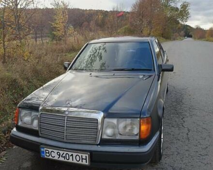 Мерседес Е-Класс 1993 в Перемышлянах на Automoto.ua Черный Мерседес Е-Класс, объемом двигателя 2.2 л и пробегом 346 тыс. км за 1900 $, фото 1 на Automoto.ua