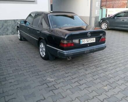 Черный Мерседес Е-Класс, объемом двигателя 3 л и пробегом 409 тыс. км за 3250 $, фото 1 на Automoto.ua