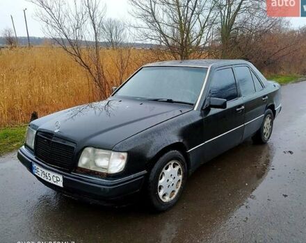 Черный Мерседес Е-Класс, объемом двигателя 2.2 л и пробегом 443 тыс. км за 2000 $, фото 1 на Automoto.ua