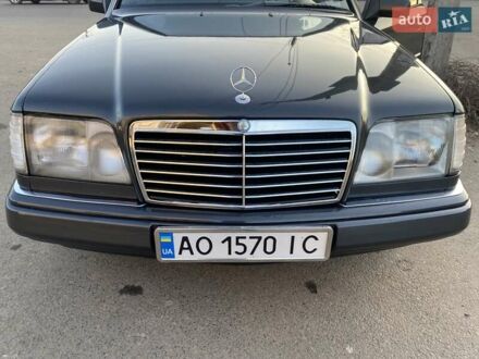Мерседес Е-Клас 1994 у Іршава на Automoto.ua Чорний Мерседес Е-Клас, об'ємом двигуна 2.8 л та пробігом 240 тис. км за 6200 $, фото 1 на Automoto.ua