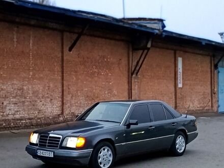 Черный Мерседес Е-Класс, объемом двигателя 2.5 л и пробегом 670 тыс. км за 3500 $, фото 1 на Automoto.ua