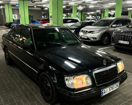 Черный Мерседес Е-Класс, объемом двигателя 2.2 л и пробегом 200 тыс. км за 2500 $, фото 1 на Automoto.ua