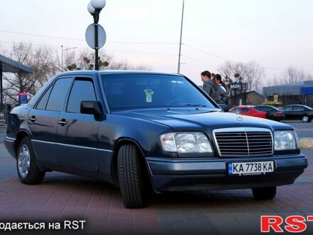 Черный Мерседес Е-Класс, объемом двигателя 2 л и пробегом 450 тыс. км за 3200 $, фото 1 на Automoto.ua