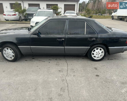 Черный Мерседес Е-Класс, объемом двигателя 2.5 л и пробегом 535 тыс. км за 2750 $, фото 1 на Automoto.ua