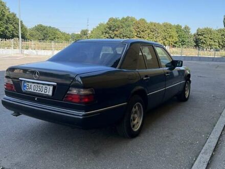 Мерседес Е-Класс 1994 в Кропивницком (Кировограде) на Automoto.ua Черный Мерседес Е-Класс, объемом двигателя 2.5 л и пробегом 473 тыс. км за 5700 $, фото 1 на Automoto.ua