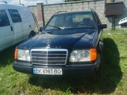 Мерседес Е-Класс 1994 в Владимир-Волынский на Automoto.ua Черный Мерседес Е-Класс, объемом двигателя 2.5 л и пробегом 150 тыс. км за 2200 $, фото 1 на Automoto.ua