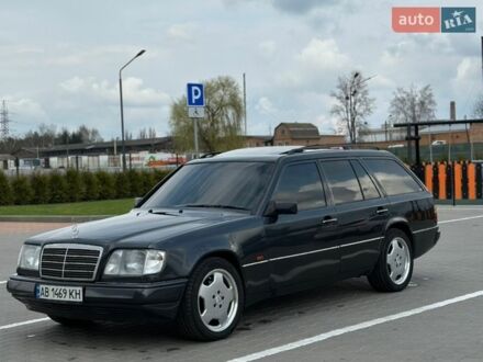 Чорний Мерседес Е-Клас, об'ємом двигуна 3.2 л та пробігом 251 тис. км за 6100 $, фото 1 на Automoto.ua