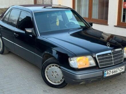 Чорний Мерседес Е-Клас, об'ємом двигуна 2 л та пробігом 320 тис. км за 1999 $, фото 1 на Automoto.ua