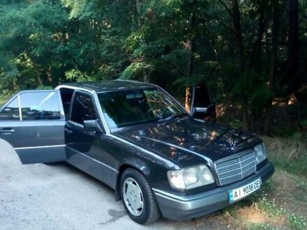 Мерседес Е-Класс 1994 в Сумах на Automoto.ua Черный Мерседес Е-Класс, объемом двигателя 2.8 л и пробегом 460 тыс. км за 4300 $, фото 1 на Automoto.ua