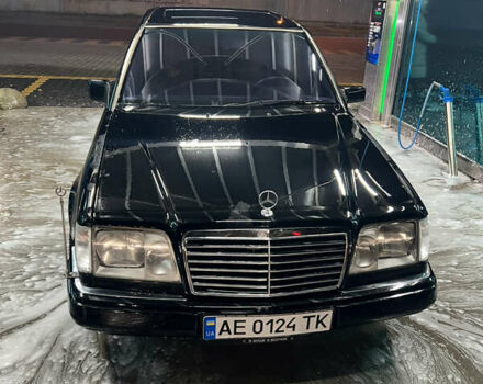 Чорний Мерседес Е-Клас, об'ємом двигуна 4.2 л та пробігом 480 тис. км за 6500 $, фото 1 на Automoto.ua