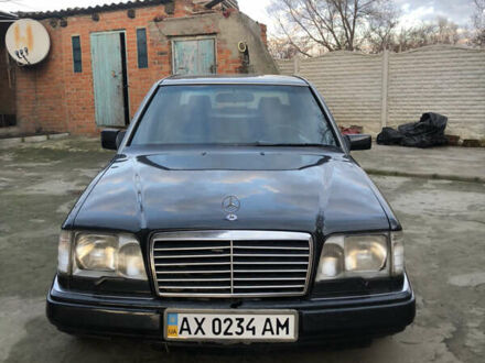 Черный Мерседес Е-Класс, объемом двигателя 2.2 л и пробегом 315 тыс. км за 3500 $, фото 1 на Automoto.ua