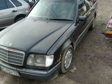 Чорний Мерседес Е-Клас, об'ємом двигуна 2 л та пробігом 511 тис. км за 1200 $, фото 1 на Automoto.ua