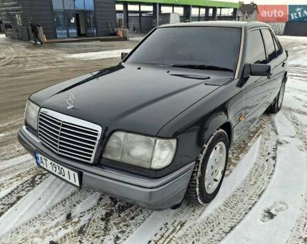 Черный Мерседес Е-Класс, объемом двигателя 2 л и пробегом 333 тыс. км за 3300 $, фото 1 на Automoto.ua