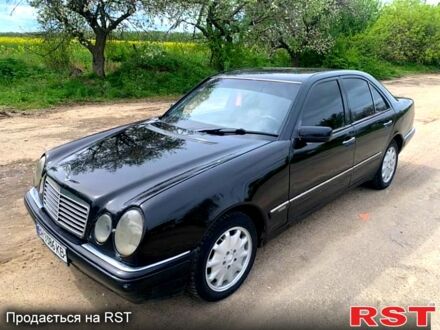 Мерседес Е-Клас 1995 у Тульчине на Automoto.ua Чорний Мерседес Е-Клас, об'ємом двигуна 2.3 л та пробігом 0 тис. км за 2299 $, фото 1 на Automoto.ua