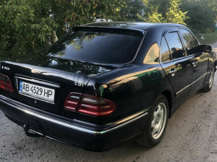 Мерседес Е-Клас 1995 у Казатине на Automoto.ua Чорний Мерседес Е-Клас, об'ємом двигуна 3.2 л та пробігом 300 тис. км за 1999 $, фото 1 на Automoto.ua