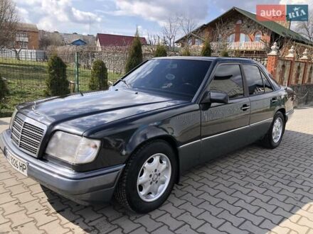 Мерседес Е-Класс 1995 в Красилове на Automoto.ua Черный Мерседес Е-Класс, объемом двигателя 3 л и пробегом 487 тыс. км за 7300 $, фото 1 на Automoto.ua
