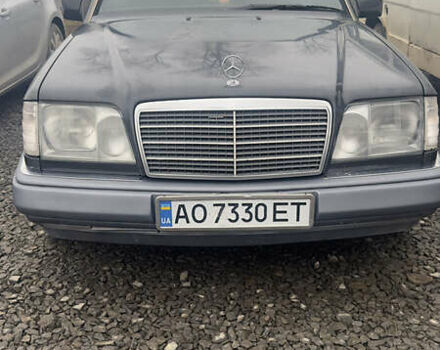 Черный Мерседес Е-Класс, объемом двигателя 2 л и пробегом 420 тыс. км за 3000 $, фото 1 на Automoto.ua
