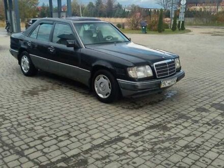 Мерседес Е-Класс 1995 в Самборе на Automoto.ua Черный Мерседес Е-Класс, объемом двигателя 2.5 л и пробегом 450 тыс. км за 2950 $, фото 1 на Automoto.ua