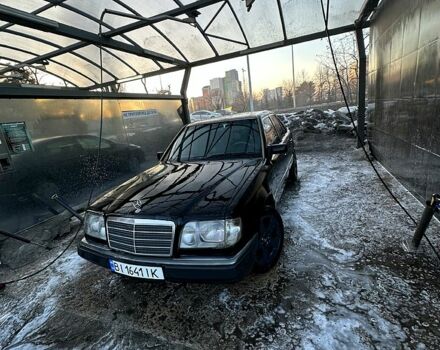 Черный Мерседес Е-Класс, объемом двигателя 2.2 л и пробегом 0 тыс. км за 2500 $, фото 1 на Automoto.ua